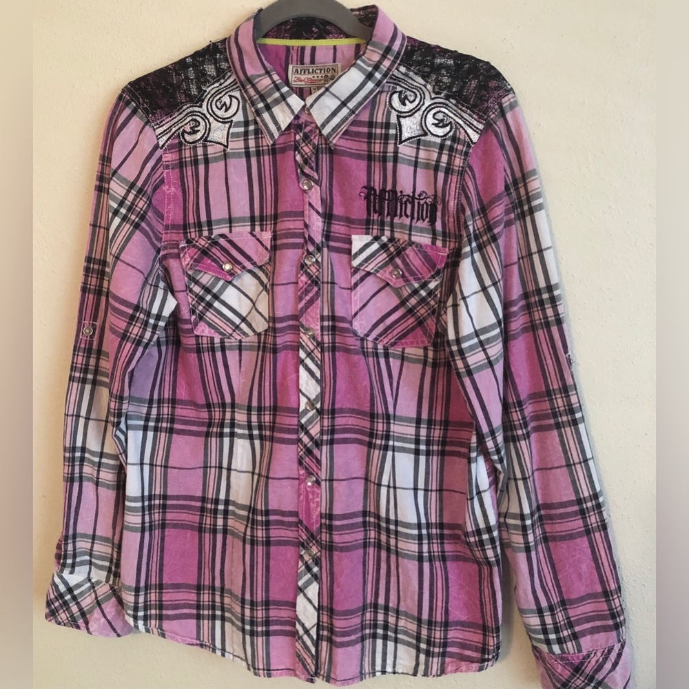 Gorgeous Affliction long sleeve button down shirt. Great condition Sz XL.